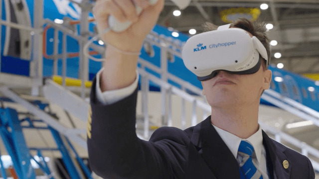 пилот, использующий VR-очки