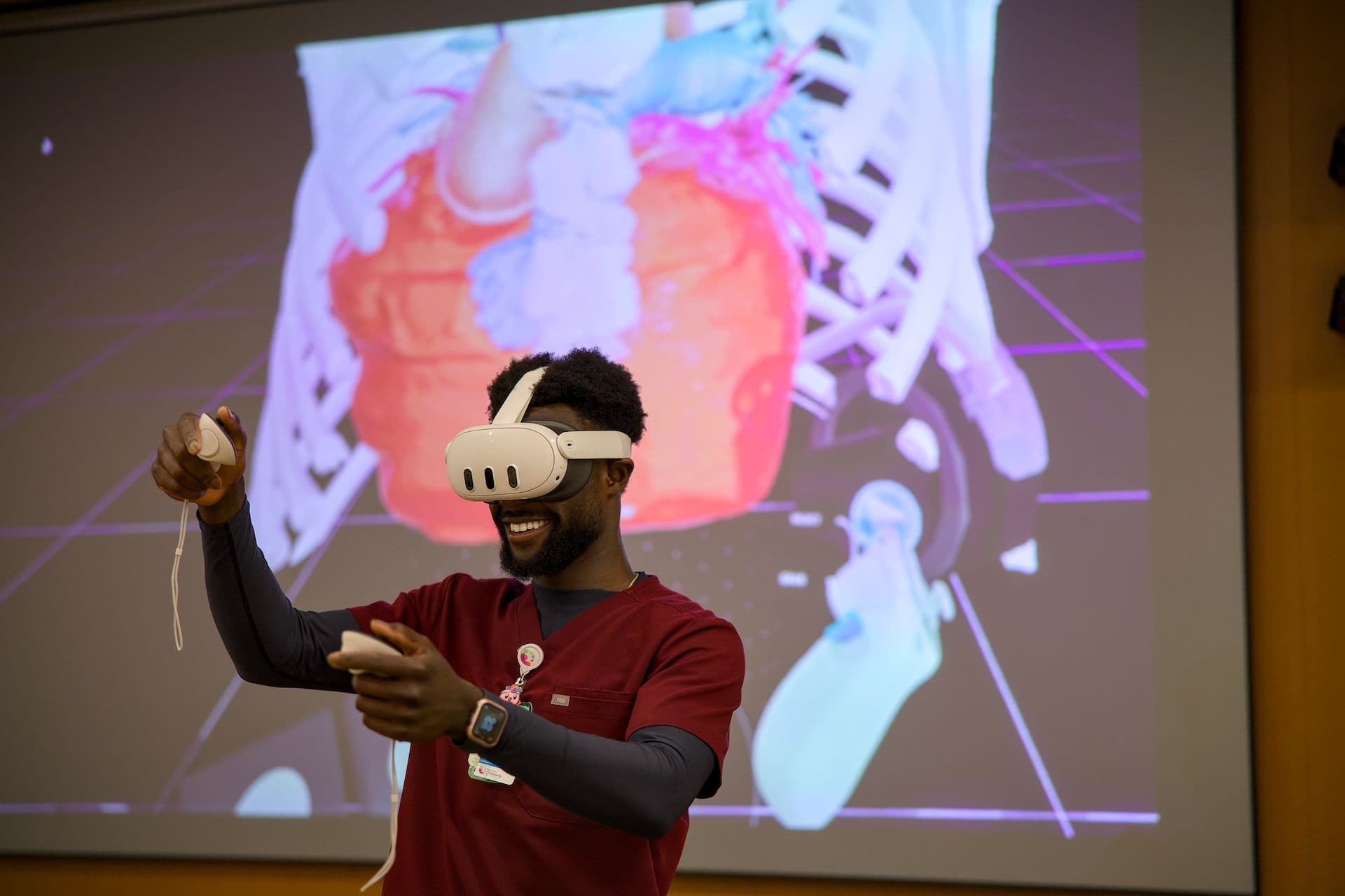 VR ヘッドセットを使用する男性