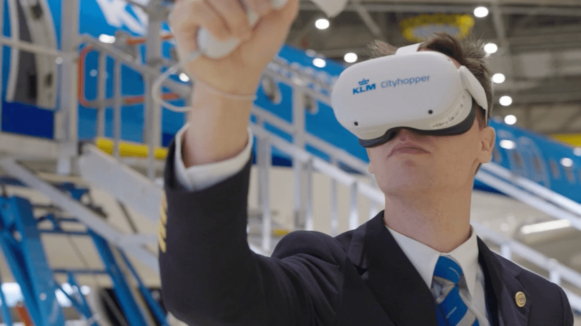 пилот, использующий VR-очки