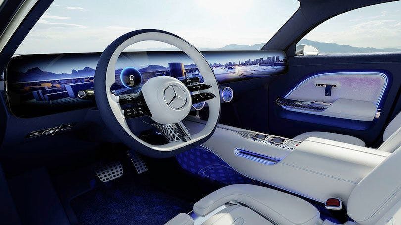 Interior del asiento del conductor de un vehículo Mercedes-Benz