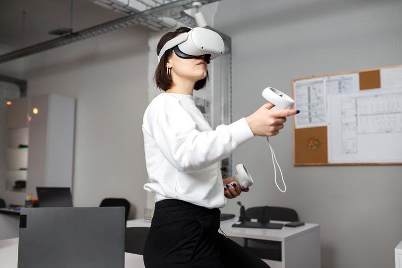 Woman in wearing a VR set